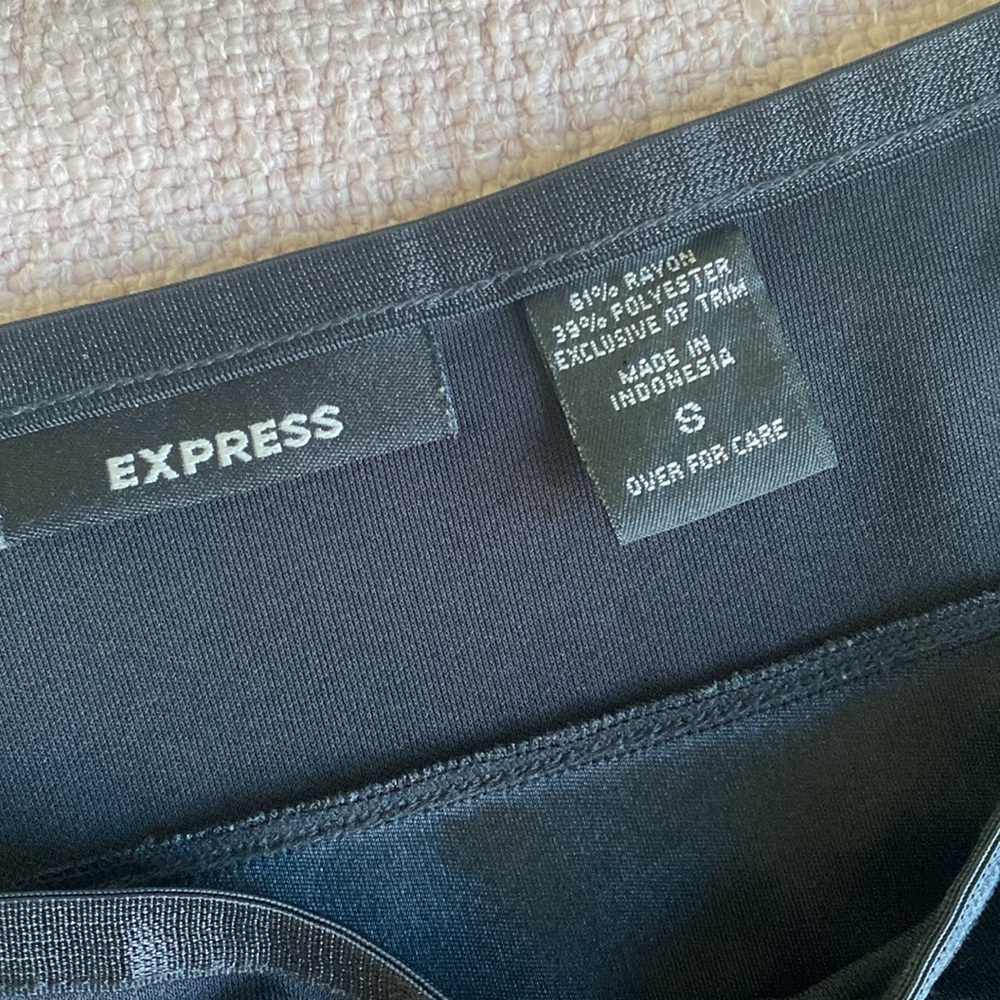Black flows pencil skirt Express size small - Picture 2 of 7